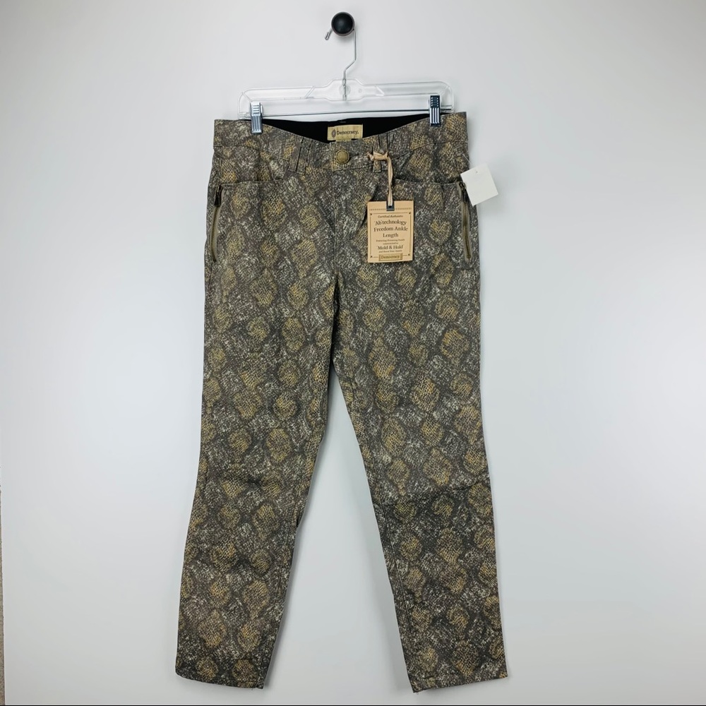Democracy Women’s Freedom Ankle Length Size 12